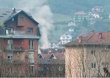 Požar na nadograđenom dijelu zgrade u ulici Sandžačkih brigada, Stanari evakuirani