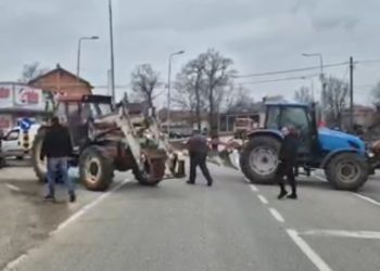 Poljoprivrednici blokirali saobraćajnice na Ibarskoj magistrali kod Kraljeva