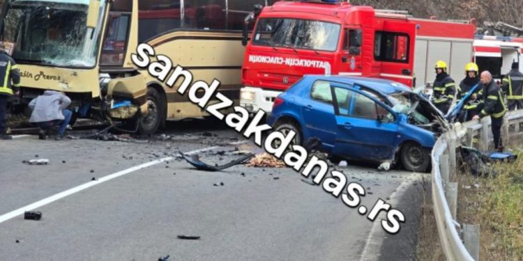 Teška saobraćajna nesreća na Ibarskoj magistrali: Djeca u autobusu, vozač automobila teško povrijeđen