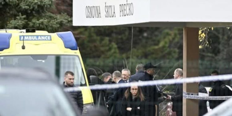 Tinejdžer napao učiteljicu i šestoro učenika, jedno dijete preminulo