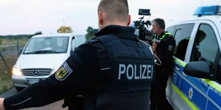 Porodica iz Novog Pazara uhapšena u Njemačkoj zbog pljačke parfimerije