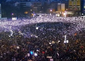 Beograd: Protesti studenata i građana na Trgu Slavija, odjekuje – “Ruke su vam krvave”