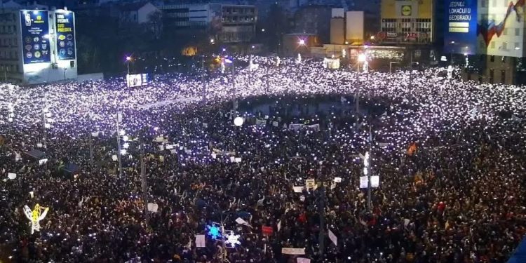 Beograd: Protesti studenata i građana na Trgu Slavija, odjekuje – “Ruke su vam krvave”