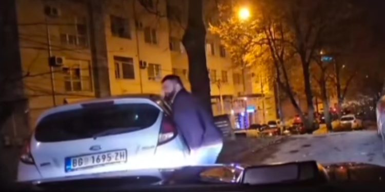 Asmir Kolašinac: Snaga i snalažljivost u akciji, kad zakaže “pauk” on riješi problem