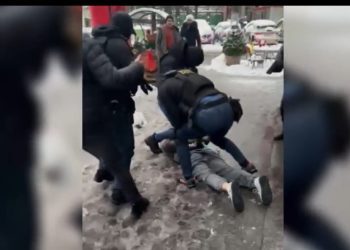Dramatično hapšenje E.K. iz Novog Pazara, na sred ulice dok je šetao