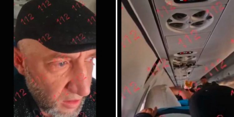 Snimljen trenutak pada aviona, putnik svo vrijeme uči dovu VIDEO