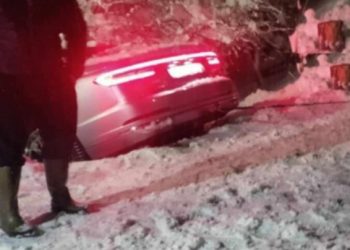Saobraćajna nesreća u BiH: Porodica Iz Novog Pazara zavejana na planini, spasavanje nekoliko sati