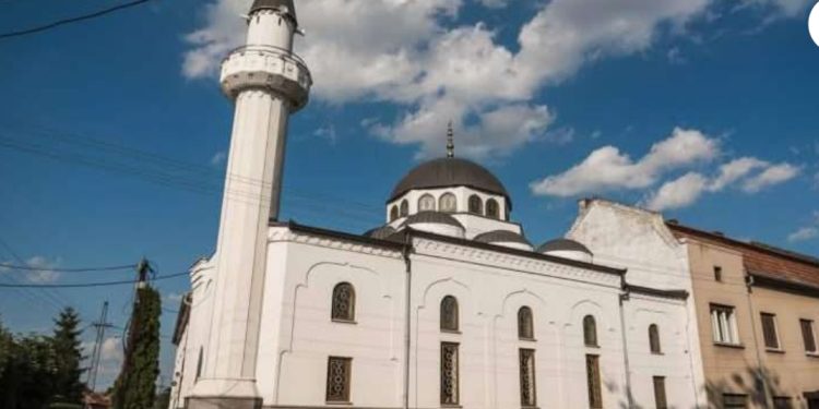 Snaga komšijske solidarnosti: Srbin pomogao džamiji ostaloj bez struje