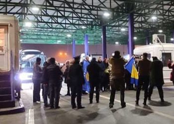 Zastave BiH i Kosova na graničnom prelazu: Počela implementacija odluke o ukidanju viza