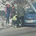 Ljudskost prije svega: Policajac pomaže putnicima iz Crne Gore, koji su ostali u kvaru