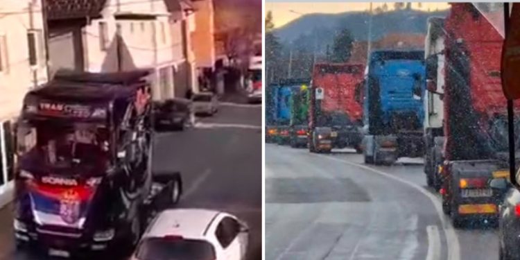 Kolona kamiona iz Kraljeva i Raške prema Novom Pazaru, uz sirene i zastave: ZAŠTO?