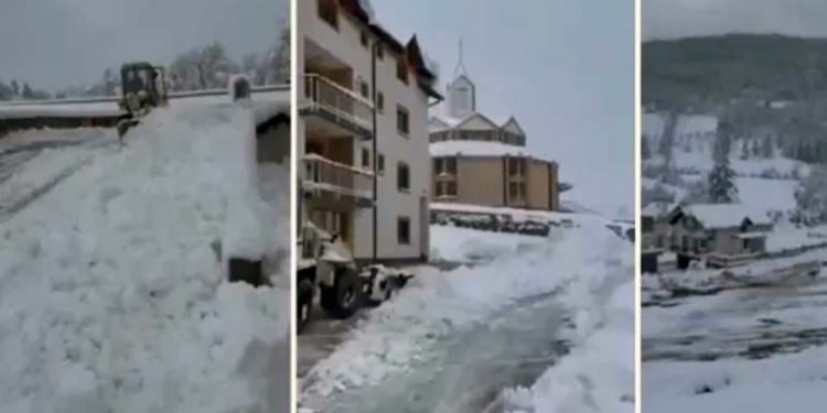 Ljudskost Bošnjaka: Očistili snijeg oko crkve za Božić