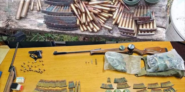 Velika zaplena oružja: Bombe, pištolji, municija i marihuana