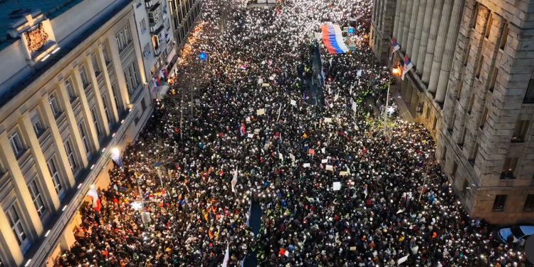 Protesti studenata protiv Vučićeve autokratije i korupcije ne posustaju