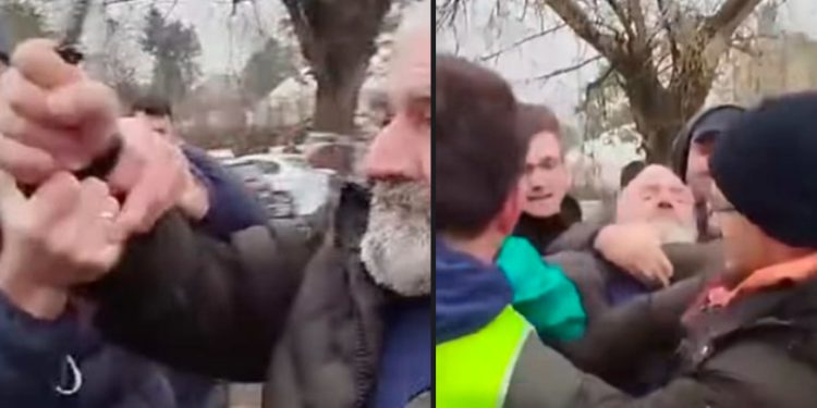 Još jedan napad na studente koji protestuju, starac nožem nasrnuo
