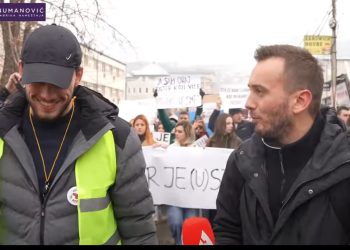 Zvijezda studentskih protesta Davud Delimeđac na čelu kolone protesta u Novom Pazaru