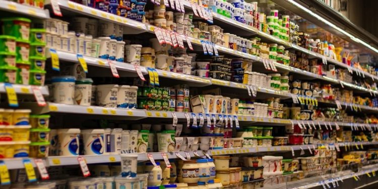 Empatija i solidarnost u Tutinu: Priča o Halal vitrini u jednoj prodavnici