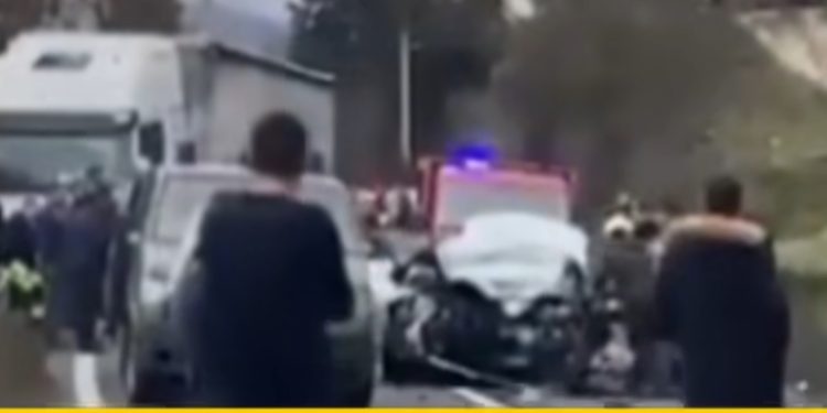 U teškoj saobraćajnoj nesreći stradala četvoročlana porodica