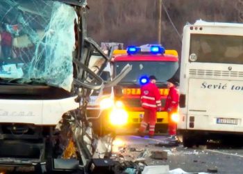 Teška saobraćajna nesreća na Obrenovačkom putu kod Umke, dvoje poginulih preko 50 povređenih