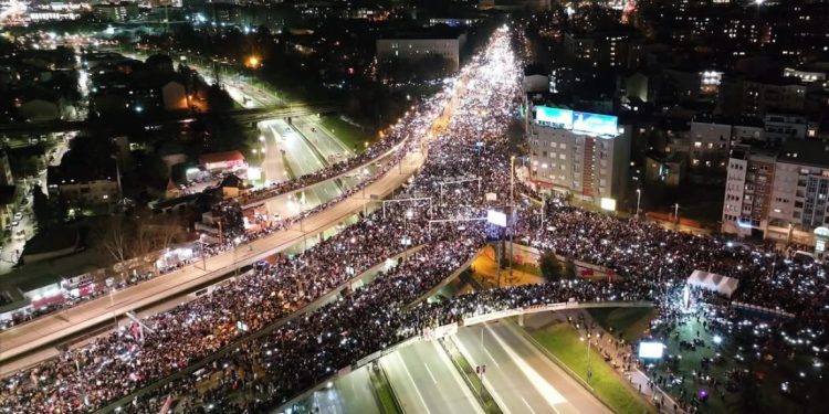 Strani mediji: Sve podseća na pad Miloševića, protesti kao devedesetih