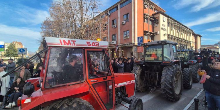 Blokade Ibarske magistrale kao podrška: Poljoprivrednici i proizvođači mleka traže pravdu