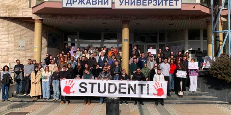 Studenti DUNP-a nastavljaju sa protestom i blokadom: 16 minuta šutnje i st