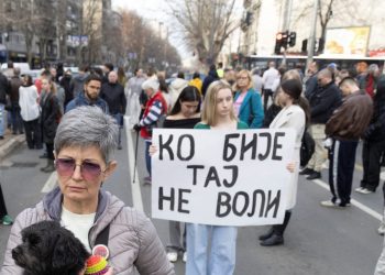 Studenti, profesori  i direktori škola pomilovani, 13 odluka potpisao Vučić