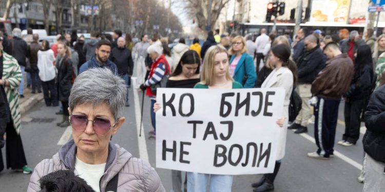 Studenti, profesori i direktori škola pomilovani, 13 odluka potpisao Vučić
