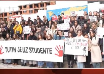 Protest Učenika Srednjih Škola u Tutinu: “Tutin je uz Studente”