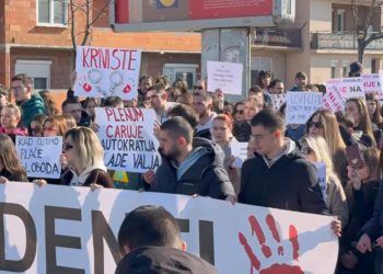 Studenti i građani Novog Pazara blokirali magistralni put: Blokada se nastavlja svakog dana