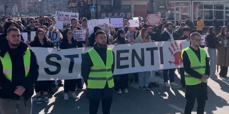 Novi Pazar: Studenti održali blokadu magistrale, nastavljaju se protesti i sutra