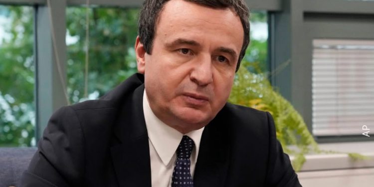 Albin Kurti na predizbornom skupu u Podujevu: Visok moral i napunjena puška, kada imate loše komšije