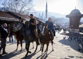 Oživljavanje Tradicije: Putovanje Andaluzijskih Muslimana do Mekke na konjima