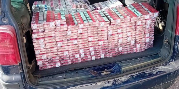 Rožaje: Hapšenje zbog nedozvoljene trgovine, policija u auto pronašla 13.500 paklica cigareta