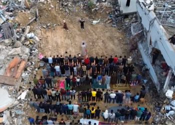Džuma-namaz u Postratnoj Gazi: Ili u ruševinama džamija ili na otvorenom