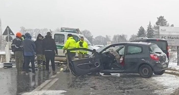Teška saobraćajna nezgoda kod Kraljeva, udes automobila i kamiona
