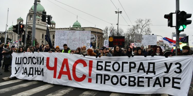 Totalna obustava rada prosvetnih radnika sledeće nedelje: Protesti i podrška studentima