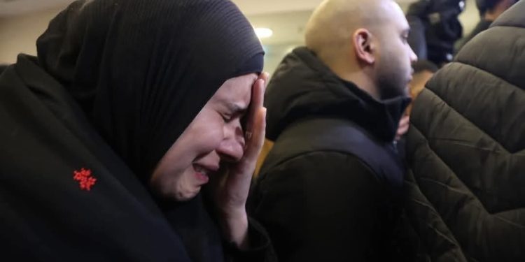 Palestinka u redu čeka razmjenu zarobljenika, ali ni ovaj put se nije pojavio njen sin