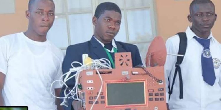 Tinejdžer iz Namibije izumeo telefon bez SIM kartice, besplatni pozivi bez mobilne mreže i kredita