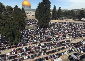 Palestinci u velikom broju klanjali treću džumu u džamiji Al Aksa VIDEO