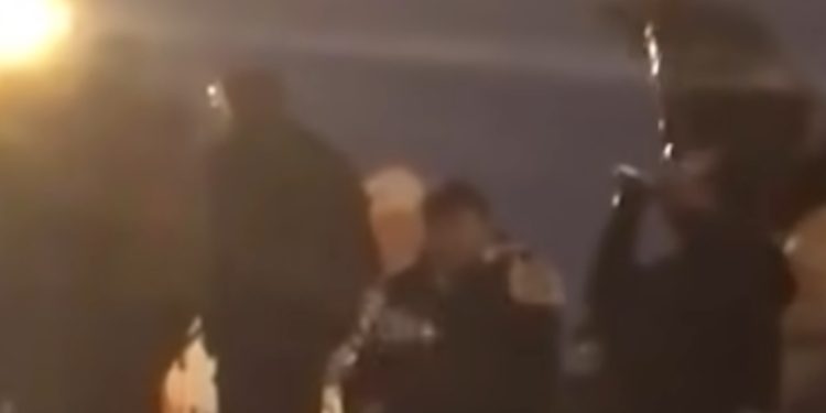 Pristalice Imamoglua piju alkohol i skrnave džamije u Istanbulu