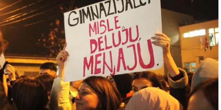 Gimnazijalci Novog Pazara ipak ostaju u bojkotu nastave i blokadi