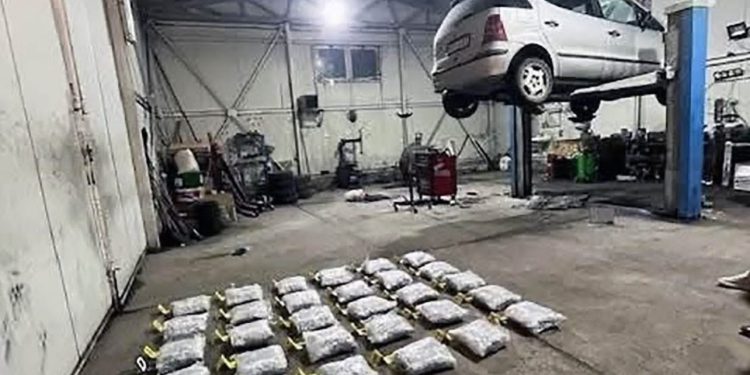 Zaplijenjeno više od 32 kilograma narkotika na Jarinju, sakrivena u specijalnom rezervoaru