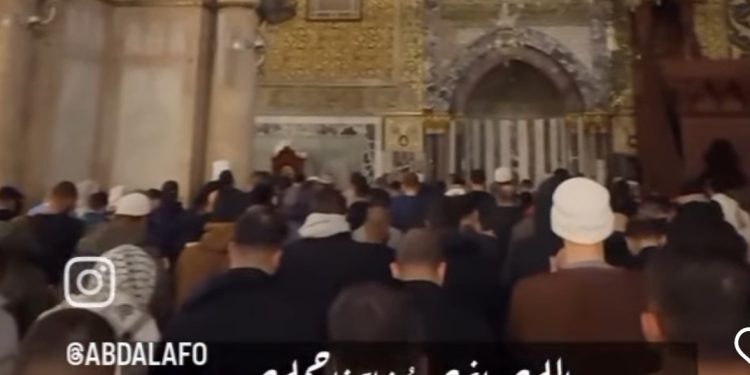 Plač i jecaj za vrijeme dove nakon noćnog namaza u džamiji Al Aksa VIDEO