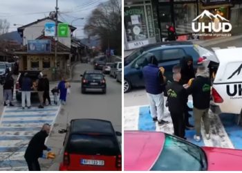 HO Uhud dijeli besplatno ramazanske pitice kod Arap džamije