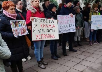 Prosvetarma koji su u protestu smanjena plata, neki ostali bez isplate