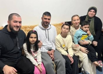 Ugledni Bjelopoljski privrednik Esad Pućurica sa porodicom smestili Palestinsku porodicu