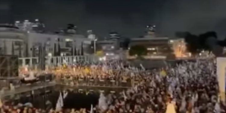 Hiljade izraelaca protestuje u Tel Avivu protiv Netanjahua zbog kršenja primirja VIDEO
