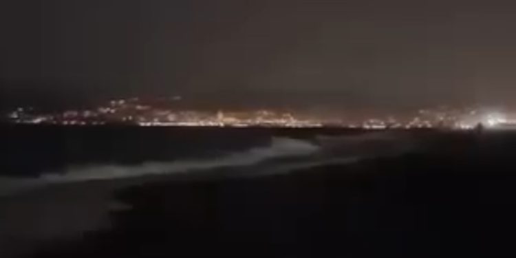Mujezin uči ezan za sabah plačeći, dok izraelski bezdušnici bombarduju Gazu VIDEO