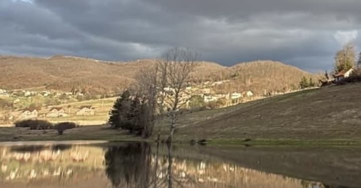 Ako ste odložili zimske jakne požurili ste, april donosi kišu i snijeg